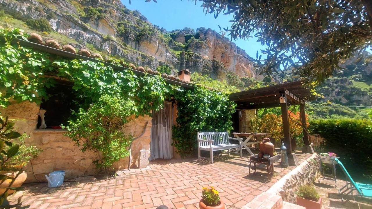Casa Corazon De Piedra En El Rio Dulce Guest House Aragosa ภายนอก รูปภาพ